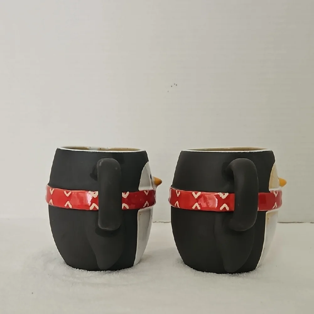 Crate&Barrel NWT Holiday Cozy Penguin Black Red Scarf Coffee Tea Mugs Set of 2